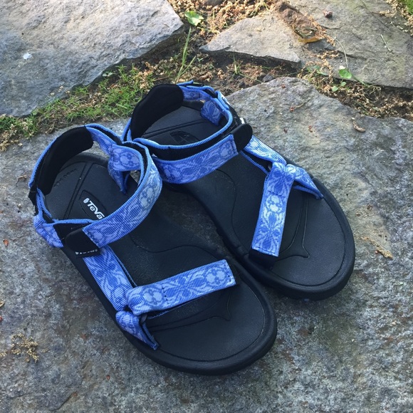 shoes like teva sandals